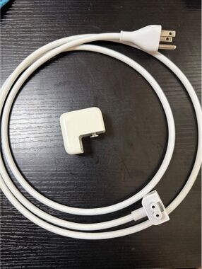 Apple 10W USB Power Adapter with Detachable AC Plug